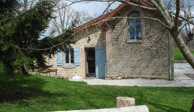Charming gite, 4 stars, Peyrat La Nonière on a land with castle and lake