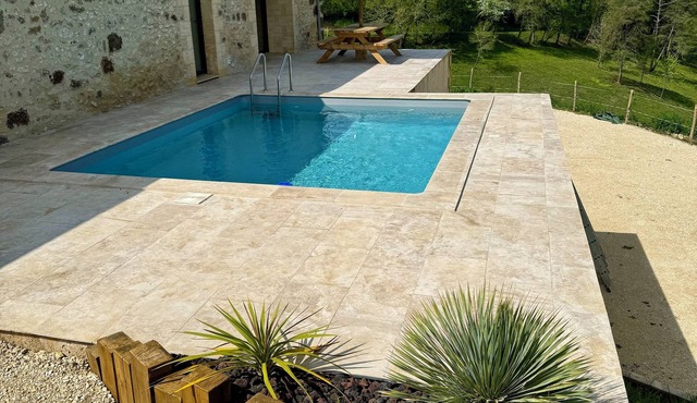 Charming gîte with swimming pool
