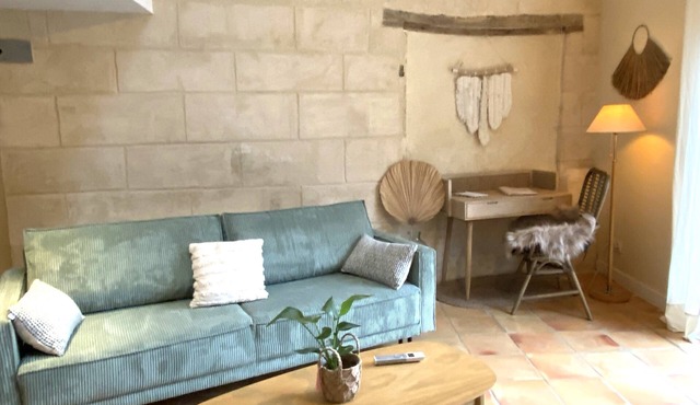 Charming gîte in wooded grounds with swimming pool, 30 minutes from Bordeaux