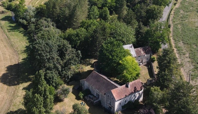 Charming gite in an old mill with swimming pool - 15p - 30min from Futuroscope