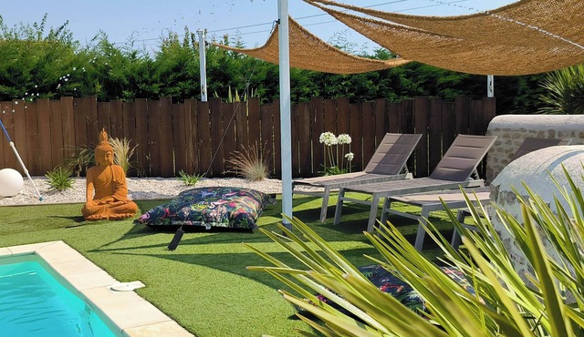 CHARMING GITE in Bordeaux country, luxury services, swimming pool, wooded park