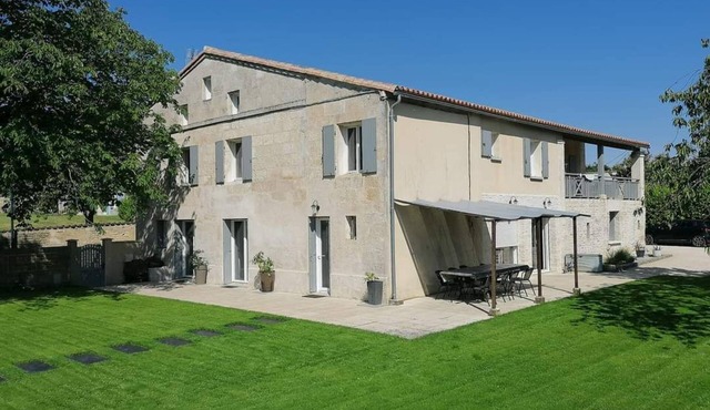 Charming gîte * in the heart of the market town of Magné