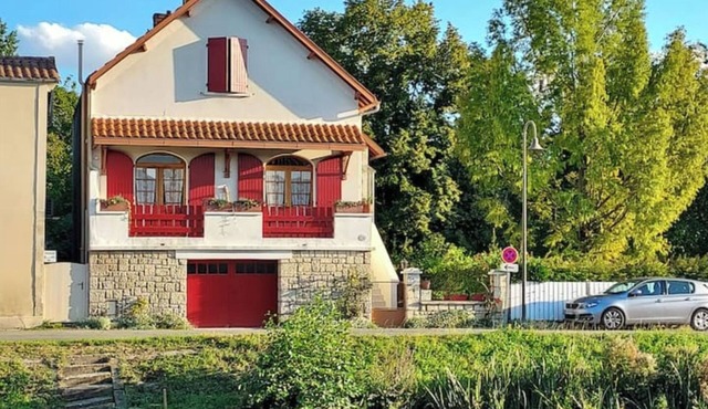 CHARMING GITE IN THE MARAIS POITEVIN