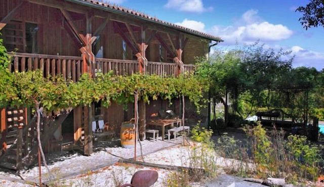CHARMING GITE IN THE VINES WITH LARGE PRIVATE POOL
