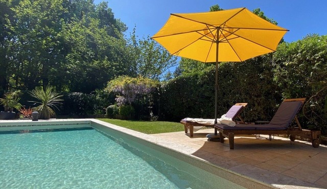 Charming Gîte “Le Cocon” with Shared Pool, Terrace & Wi-Fi in Civrac de Blaye