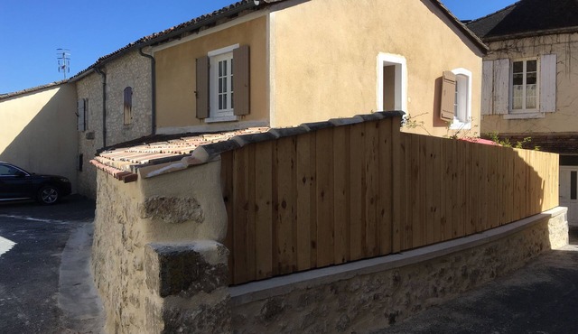 Charming gite "Le Petit Logis" with garden and jacuzzi for 2 to 5 people.