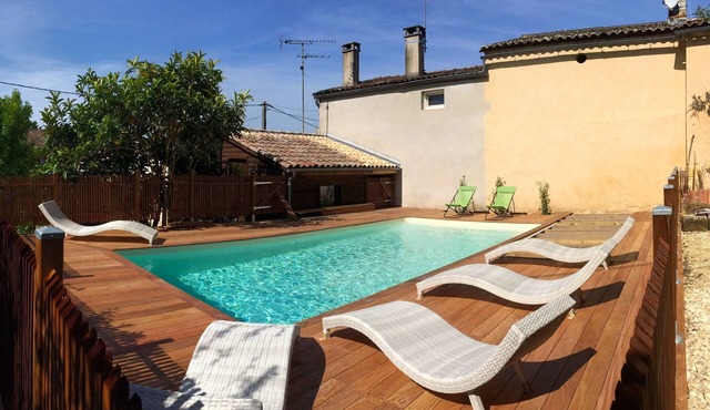 Charming gite near Bordeaux, for 8 people, with private pool, quiet