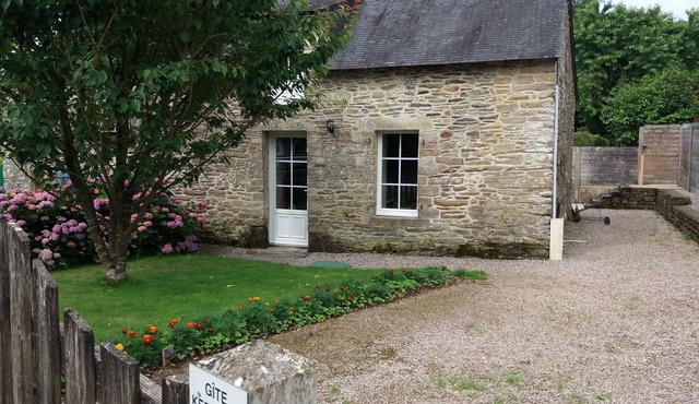 Charming gite near Rochefort en terre, 2 stars, with covered swimming pool