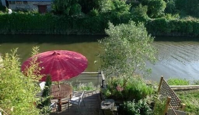 CHARMING GITE ON THE RIA AT LA ROCHE DERRIEN NEAR THE PINK GRANITE COAST