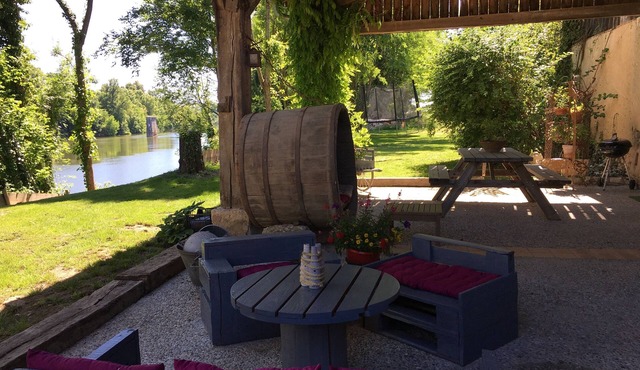 Charming gîte on the banks of the Lot for fishermen or nature lovers