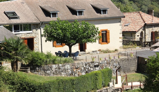 Charming gite with all comforts near the Mourtis resort, WIFI, Fireplace