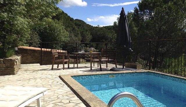 Charming gîte with heated swimming pool