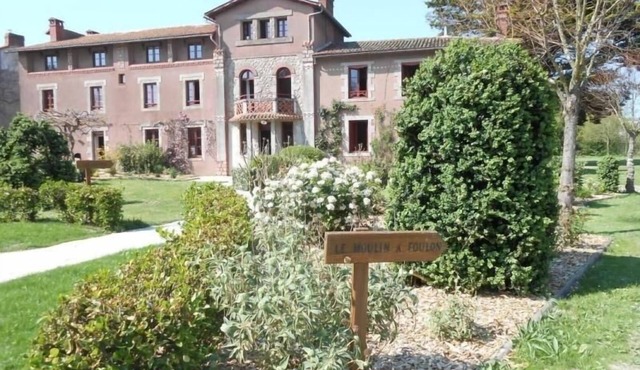 Charming Gite with Pool, Close to Clisson & Puy du Fou, Sleeps 8 - Perfect for Families & Friends