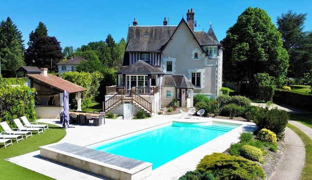 Charming gîte with swimming pool and jacuzzi in the heart of the Loire Valley