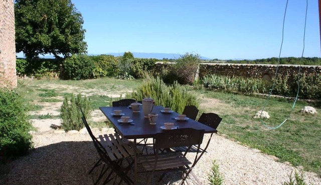 Charming Gîte with swimming pool surrounded by lavender