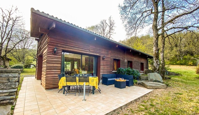 Charming gîte with views and shared pool