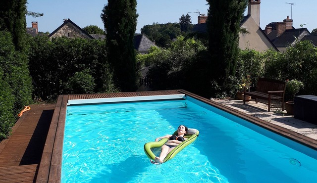 Charming gîte, XVIII, old village on the edge of forest, two zoos 30 minutes away.