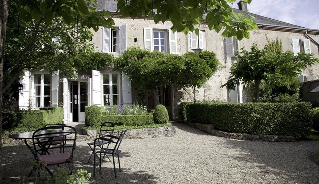 Charming Gites de Charme L 'Ancien Presbytère Larochemillay, France