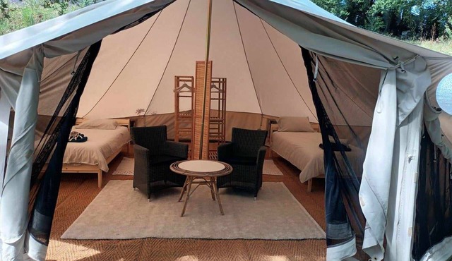 Charming Glamping tent in quiet place, with swimming pool, bathroom and kitchen