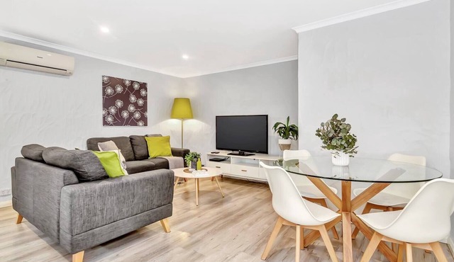 Charming Glenelg Stay Walking Distance to Beach