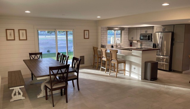 Charming golf course home in Tempe, everything you need for a relaxing stay