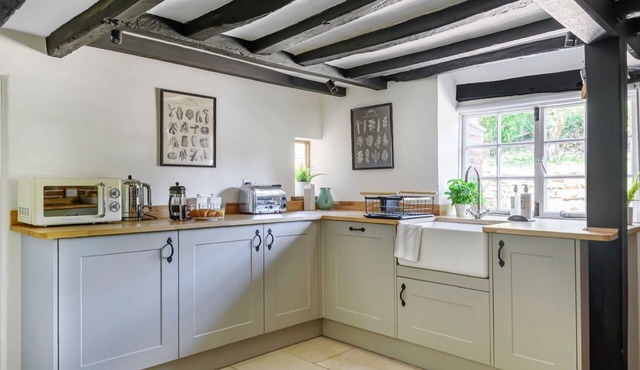 Charming Grade 2* listed 17th Century cottage