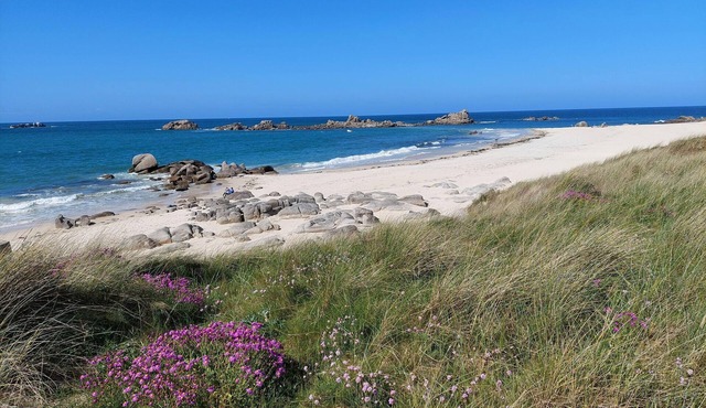 Charming granite stone cottage between land and sea, in St Pol de Leon