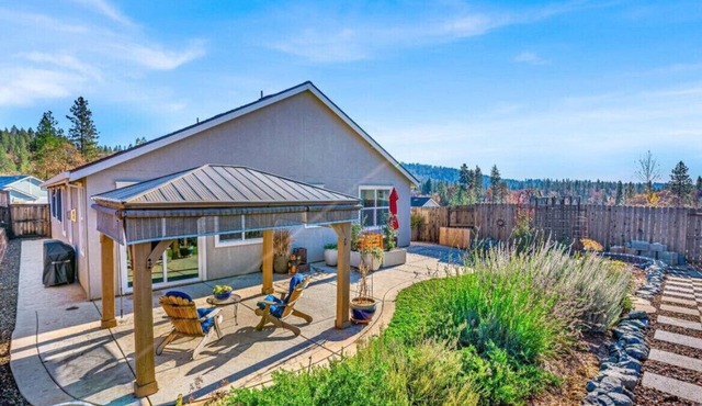 Charming Grass Valley Haven-Contemporary Comfort with a local touch of Elegance