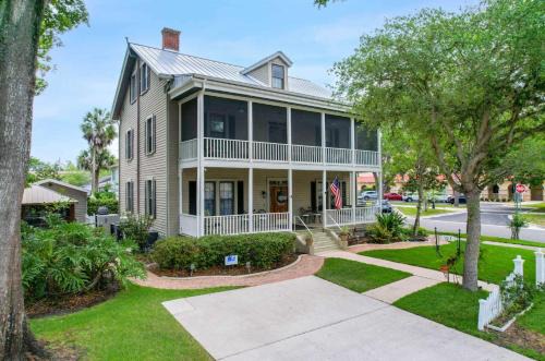Charming Green Cove Historic Home 1st Floor Stay