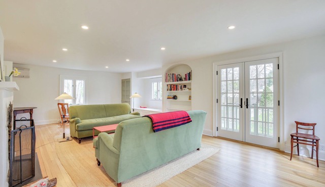 Charming Greenwich Escape Near Wooded Trails!