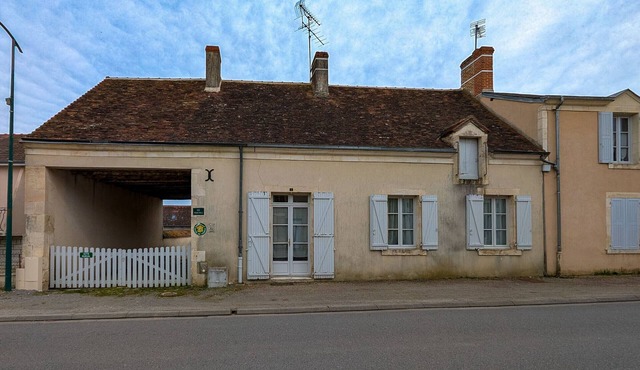 Charming Ground-Floor Cottage in Brenne with Enclosed Courtyard, Near Fishing and Birdwatching Spots