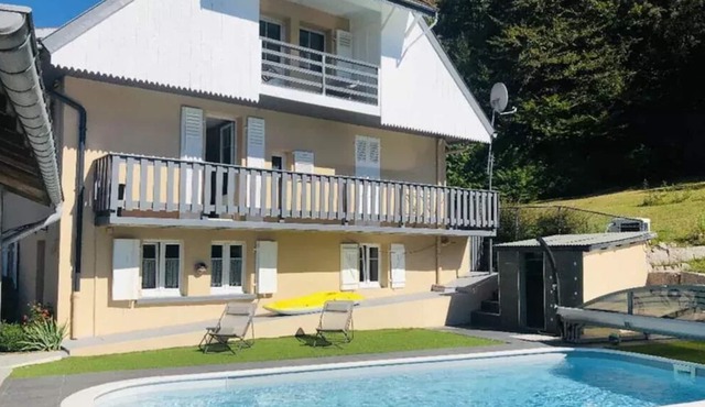 Charming ground floor accommodation on the edge of the forest, 2 minutes from the lake - Aux2lacs