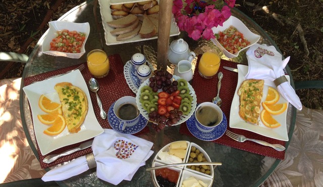 Charming Guest house/Private en suite bathroom+pool + best breakfast in town!