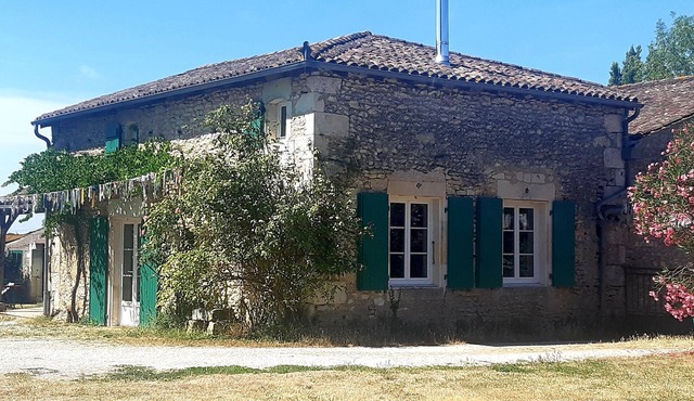 Charming guest house between Saintes and Royan, 15 minutes from the beaches.