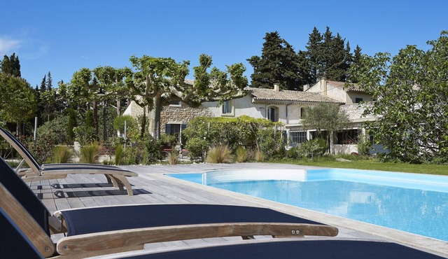 Charming guest house in the countryside with large garden and large swimming pool in Sarrians