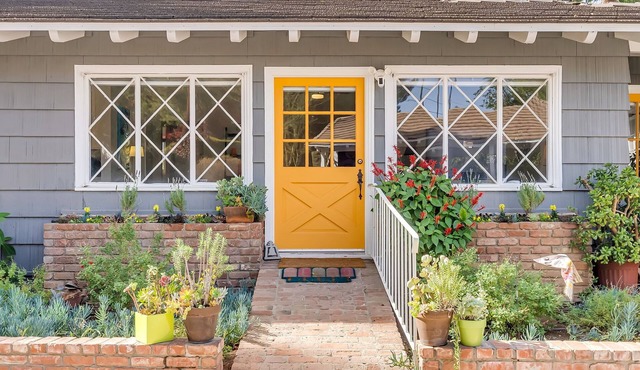 Charming guest house in Riverside near UCR, Mission Inn and Downtown