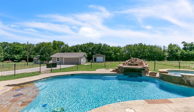 Charming Guest House w/Pool Near Historic Downtown McKinney & Scenic Trails