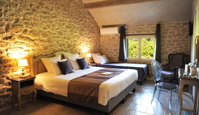 CHARMING GUEST HOUSES IN PROVENCE IN THE HEART OF THE VINES