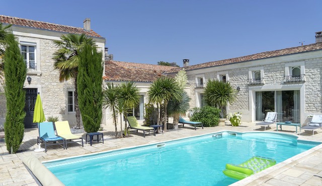 charming guest room with swimming pool, 4 * classified garden in the heart of the village