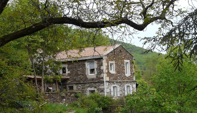 CHARMING GUEST ROOM FOR 2 PEOPLE IN CEVENNES LOZERIENNES