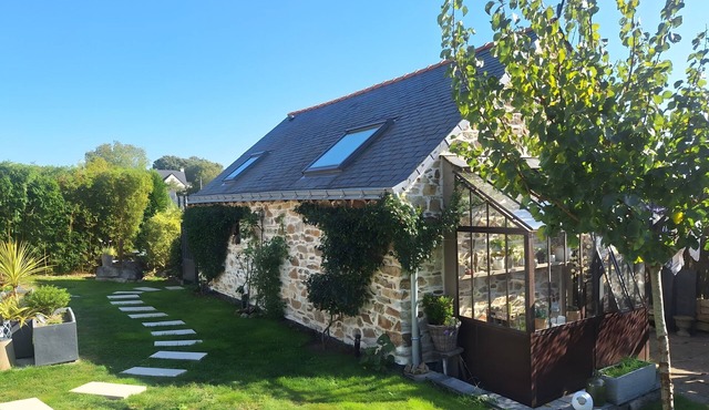 Charming Guest Room “La P’tite Caudalie” with Private Terrace, Shared Garden & Wi-Fi