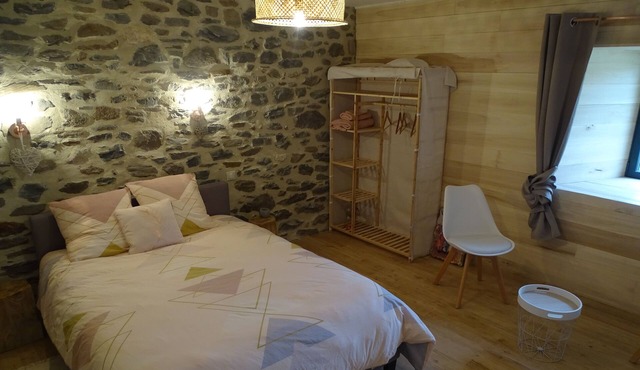 Charming guest rooms and tables near Salers