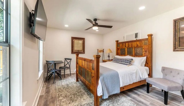 Charming guest studio in the heart of Liberty Hill