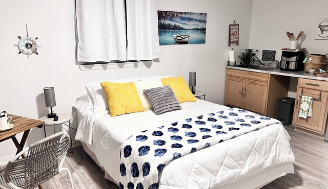 Charming Guest suite Charlotte Speedway retreat in brilliant Harrisburg.