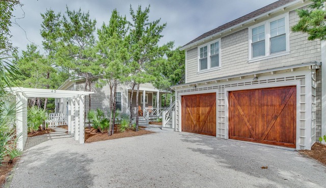 Charming Guest House with Great Atmosphere & Amenities - Shared Pool