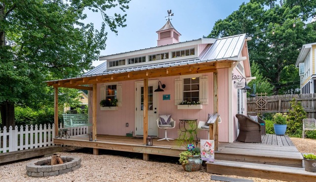 Charming Guesthouse at Historic Bon Air Estate with WiFi, AC