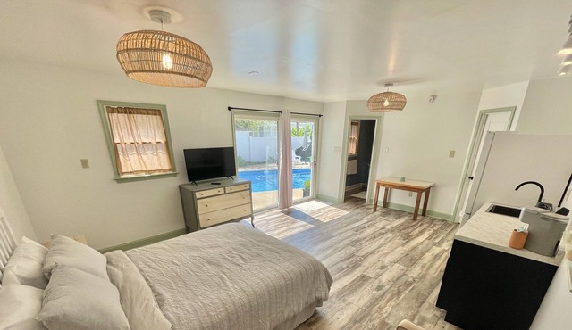 Charming Guesthouse w/ Pool in Historic Cambridge