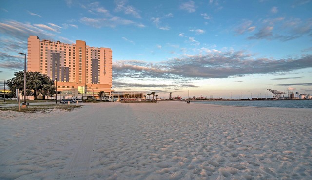 Charming Gulfport Getaway Only 3 Blocks to Beach!