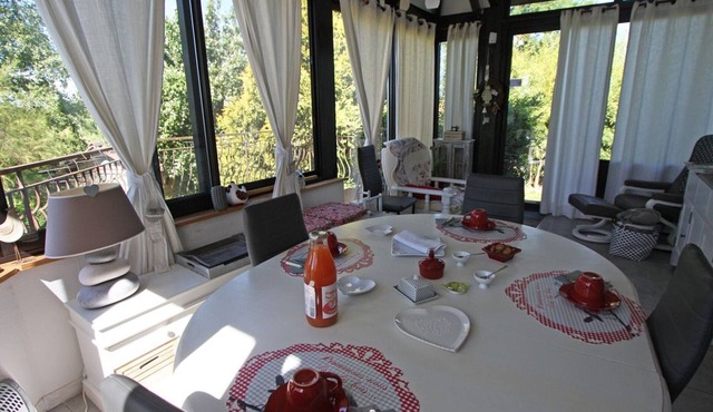 Charming Gypsy Caravan near Epinal with Comfort and Garden Oasis