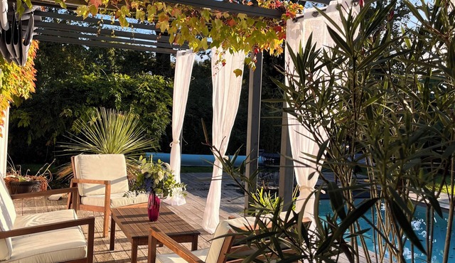 Charming house near Bordeaux - quiet - sleeps 8 - swimming pool - summer kitchen